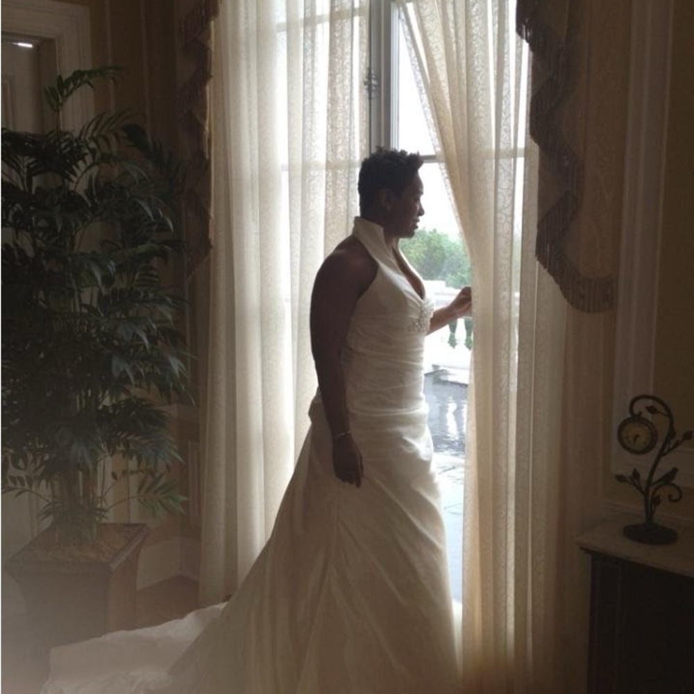 Chic Ivory High Collar Galina Signature Wedding Dress - Picture 6 of 9